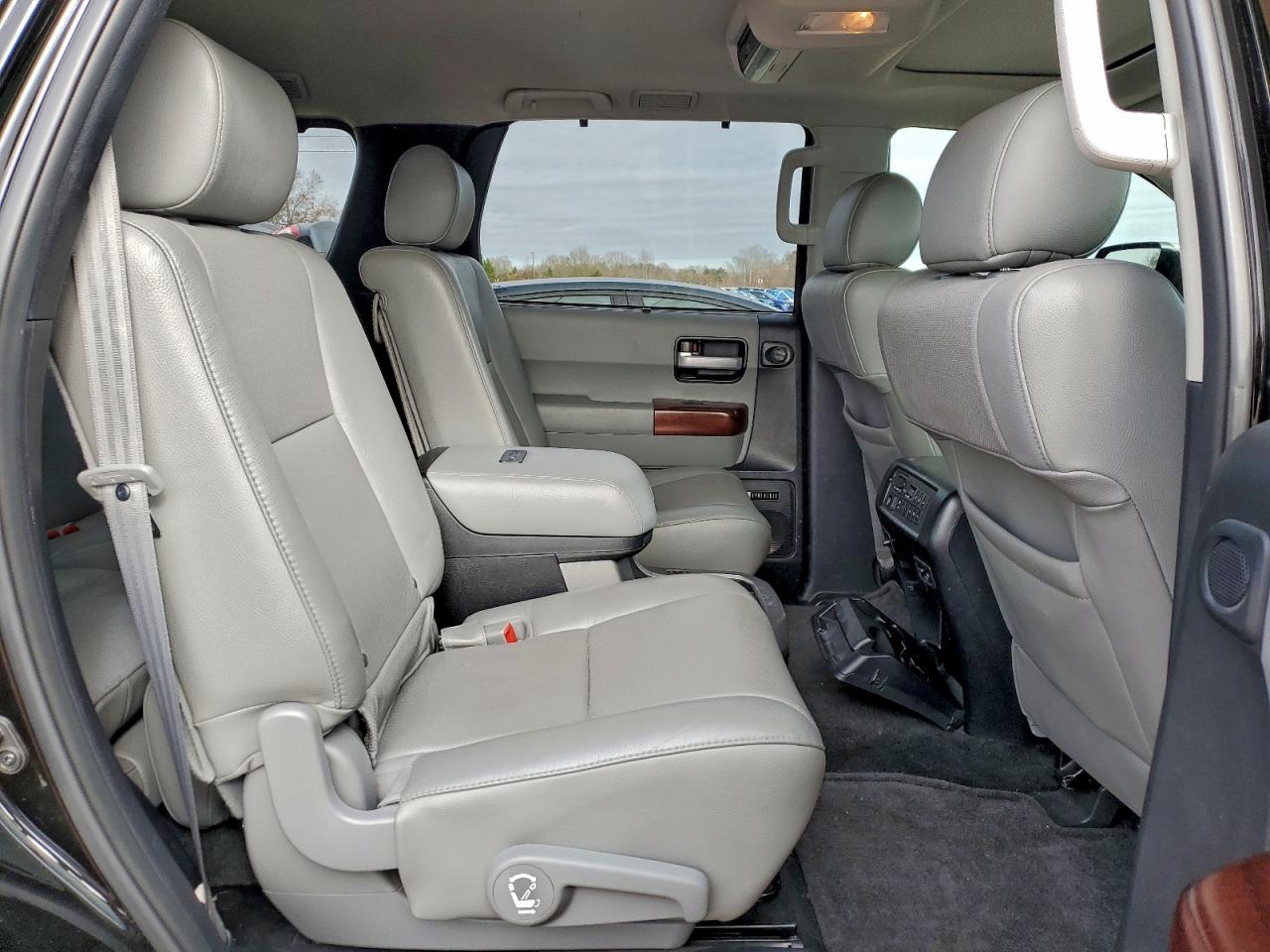 Toyota Sequoia Platinum Image 11
