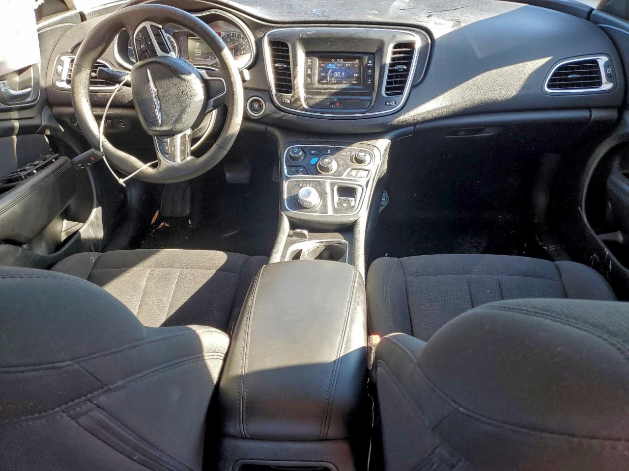 Chrysler 200 Limited Image 10