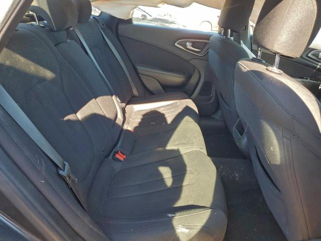 Chrysler 200 Limited Image 9