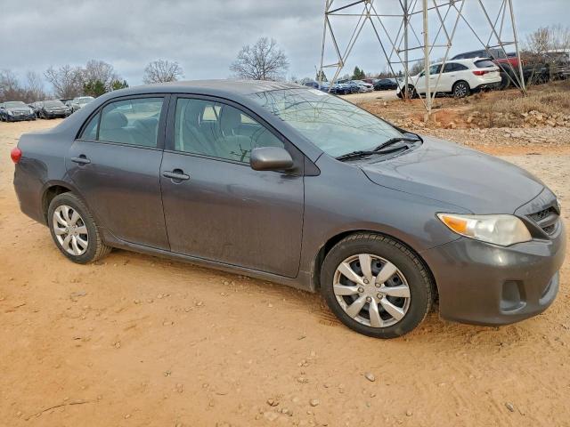 Toyota Corolla Base Image 2