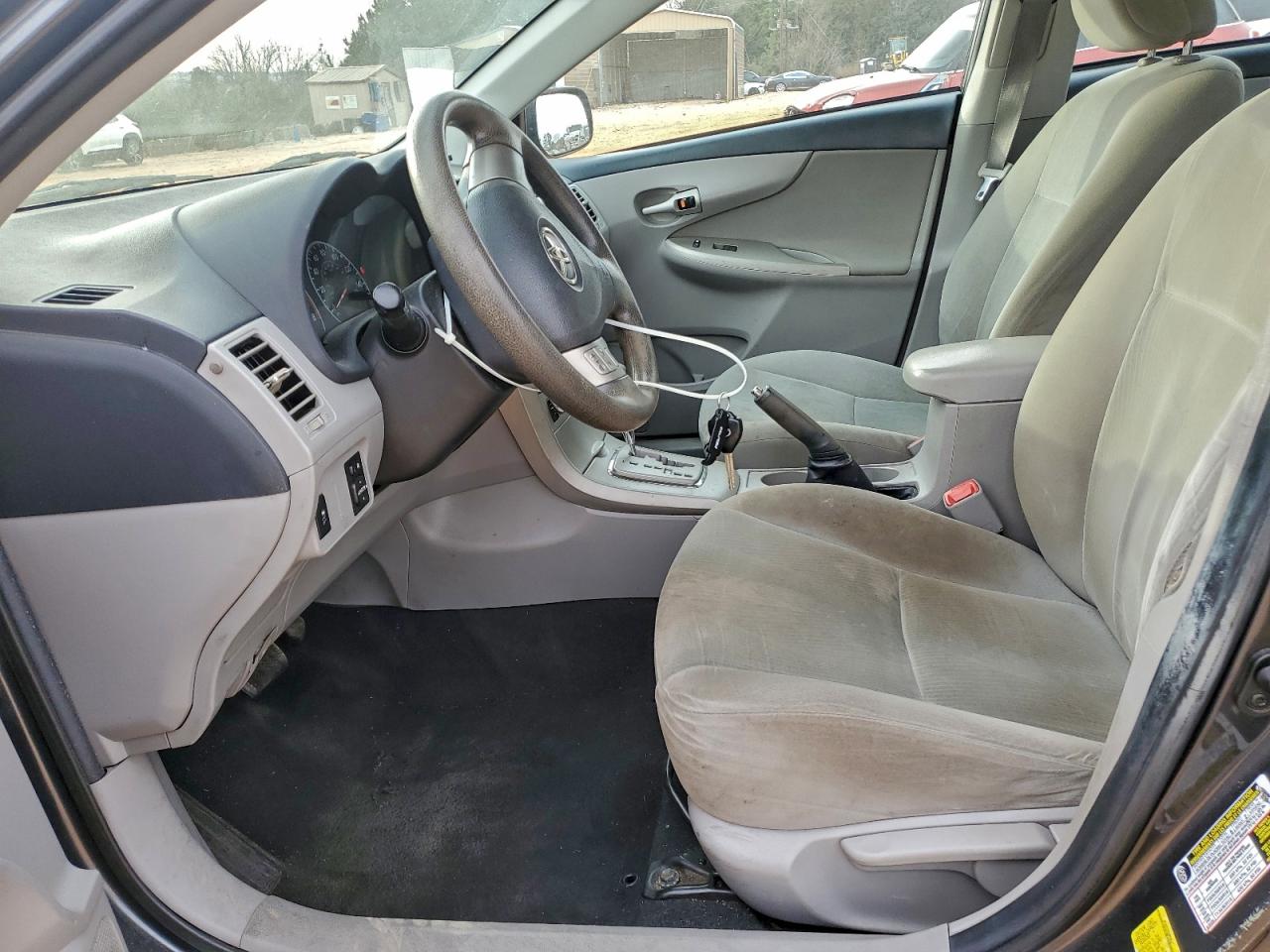 Toyota Corolla Base Image 7