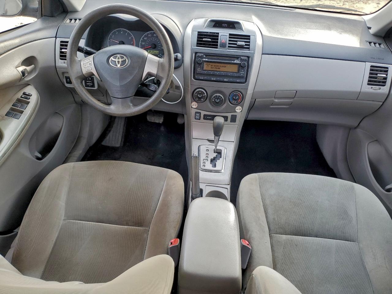 Toyota Corolla Base Image 12