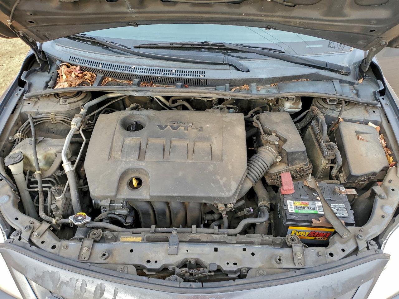 Toyota Corolla Base Image 9