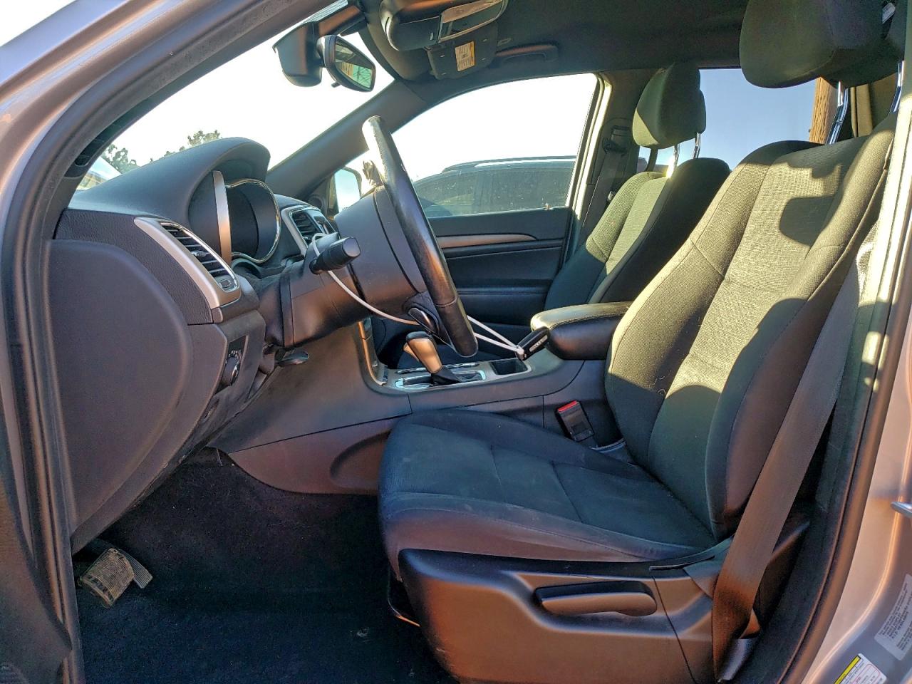 Jeep Grand Cherokee Laredo Image 6