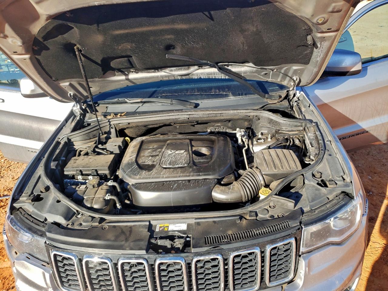 Jeep Grand Cherokee Laredo Image 12