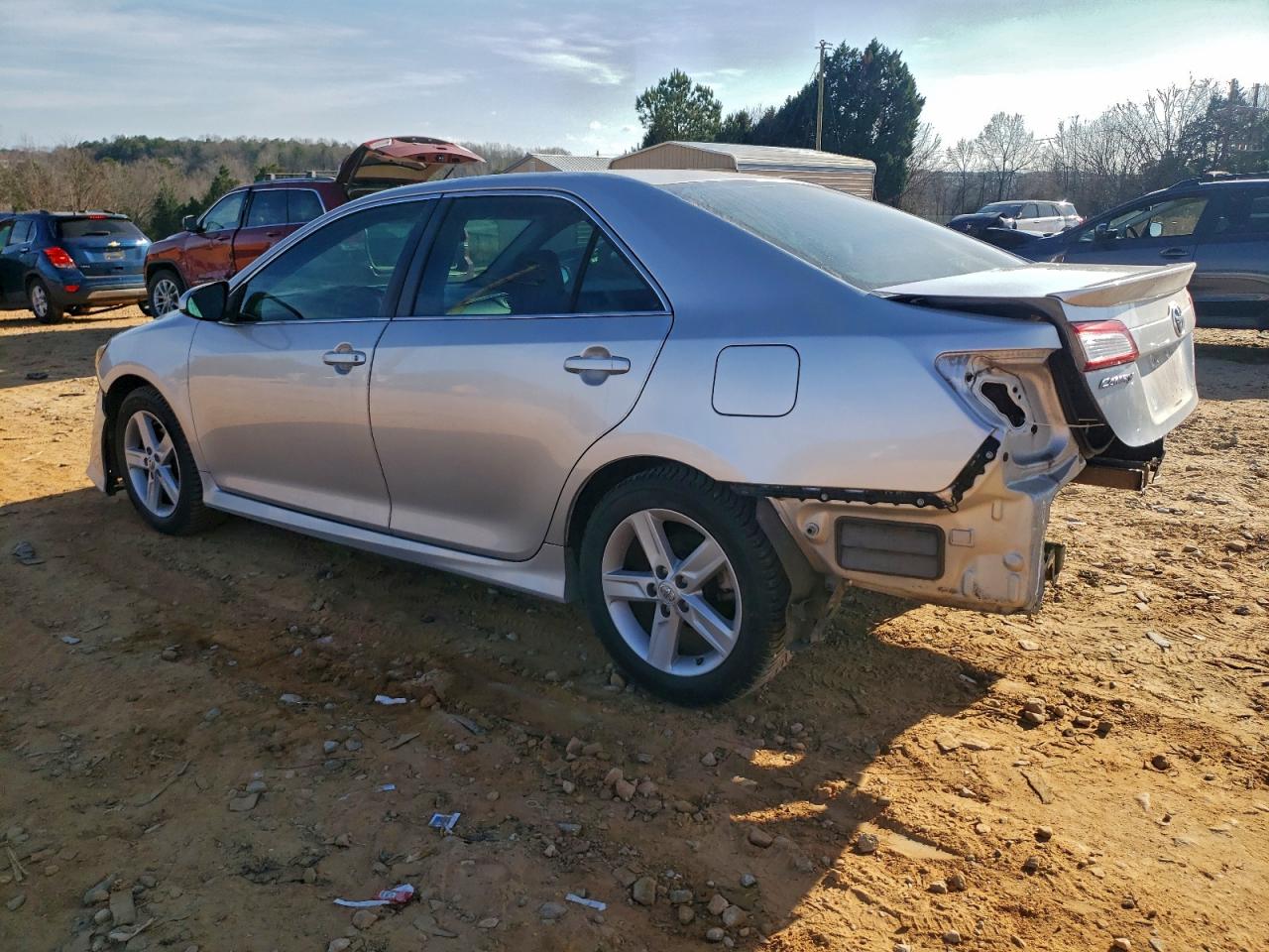 Toyota Camry L Image 2