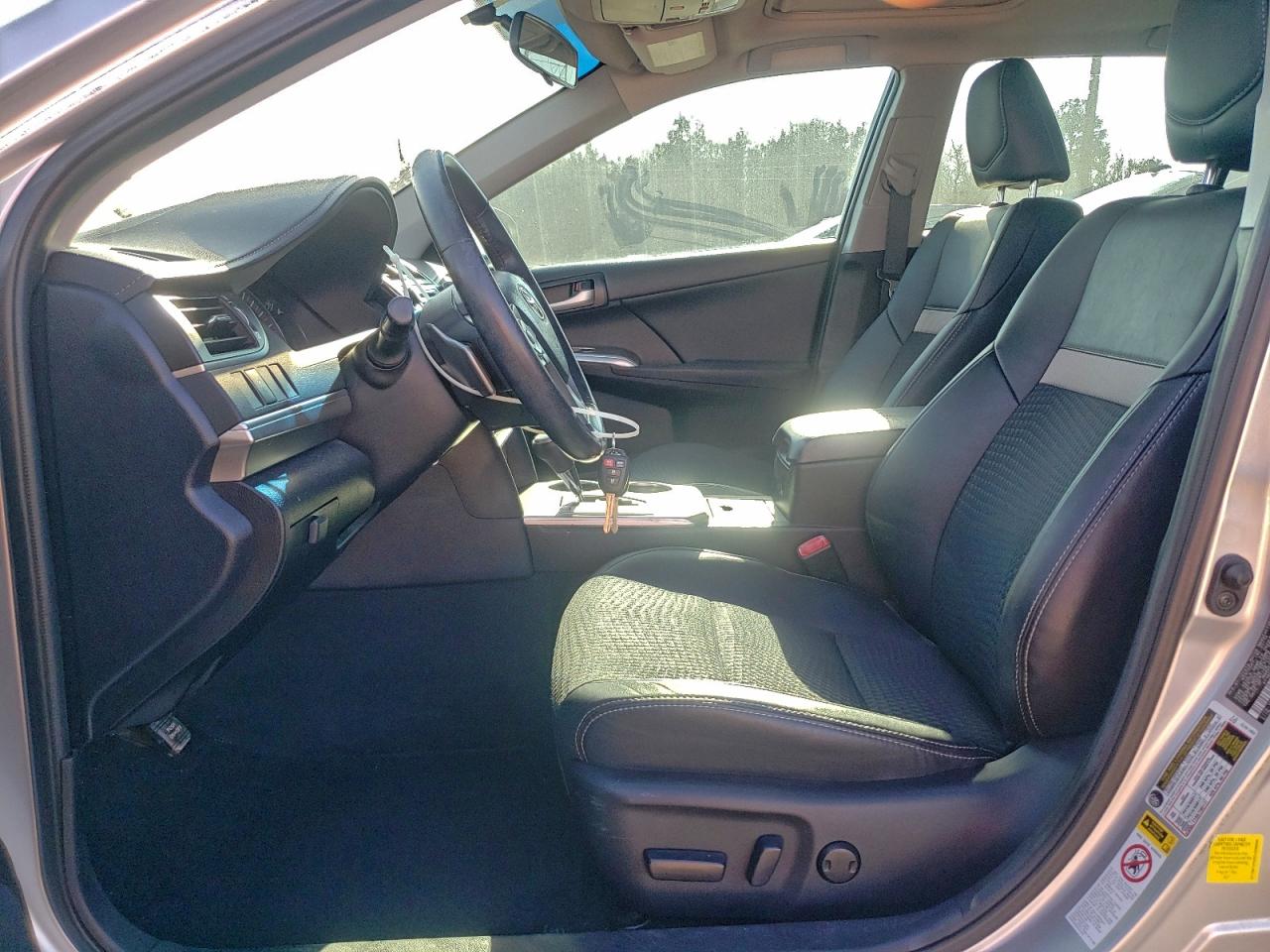 Toyota Camry L Image 6