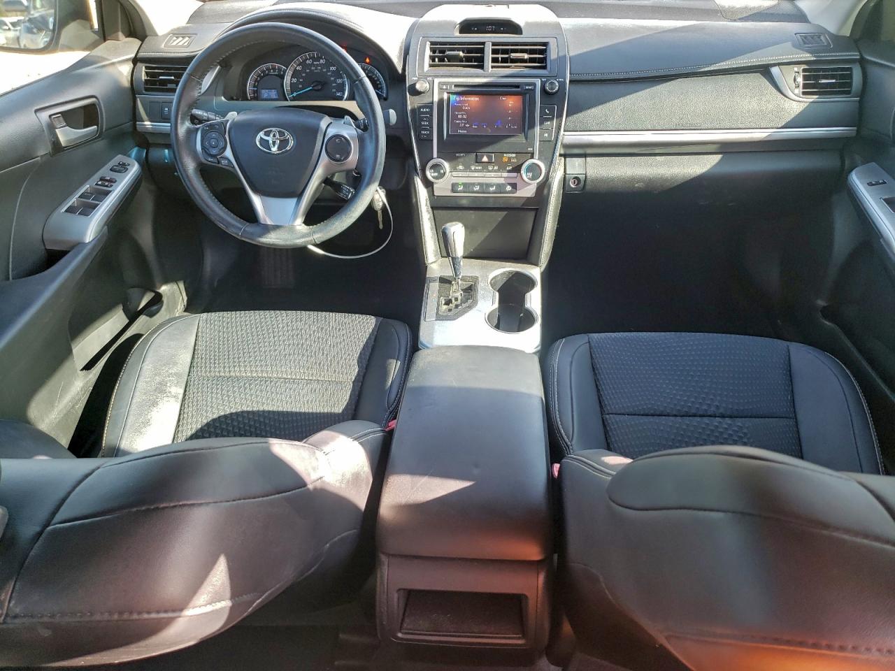 Toyota Camry L Image 4