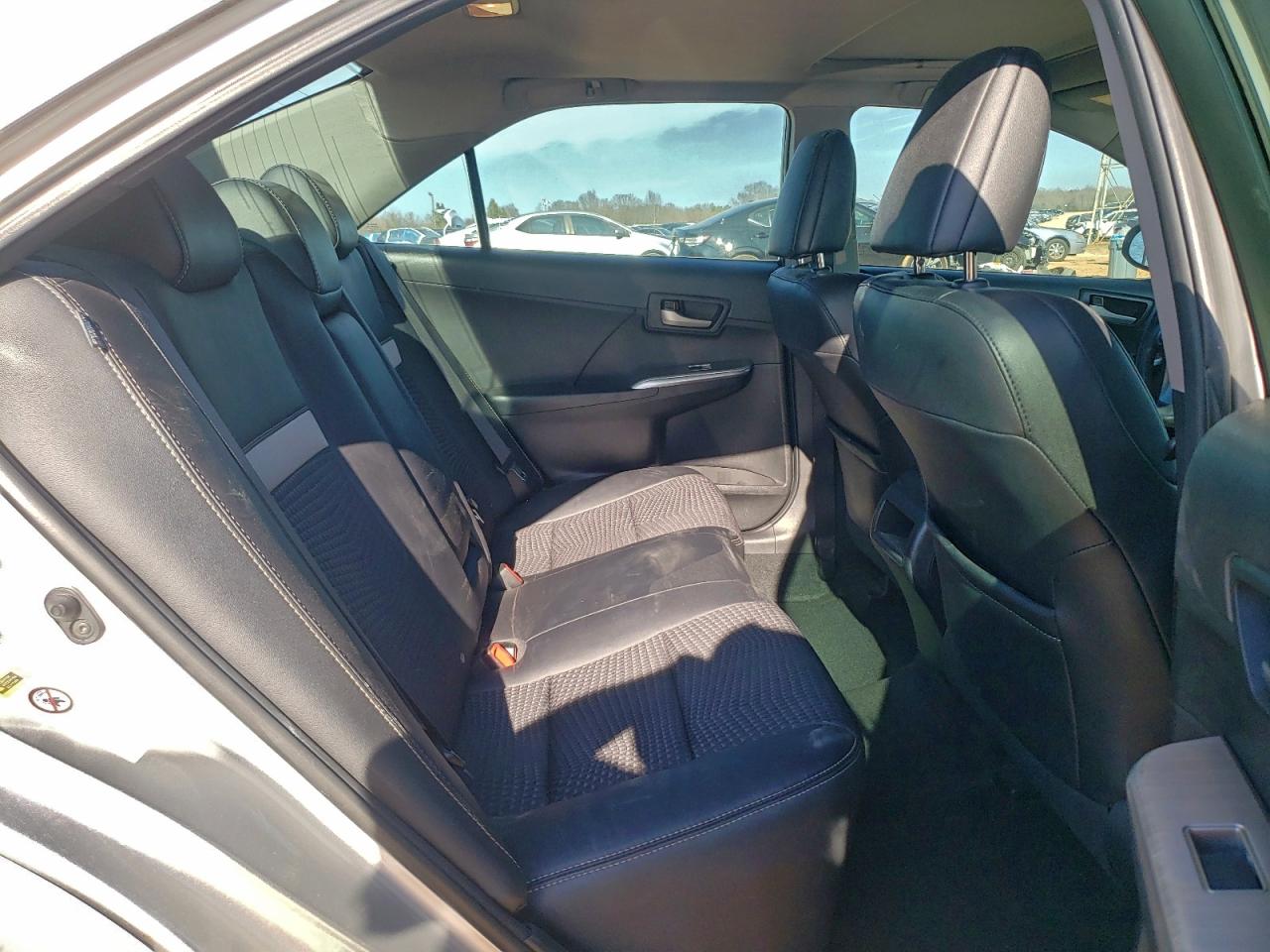 Toyota Camry L Image 11