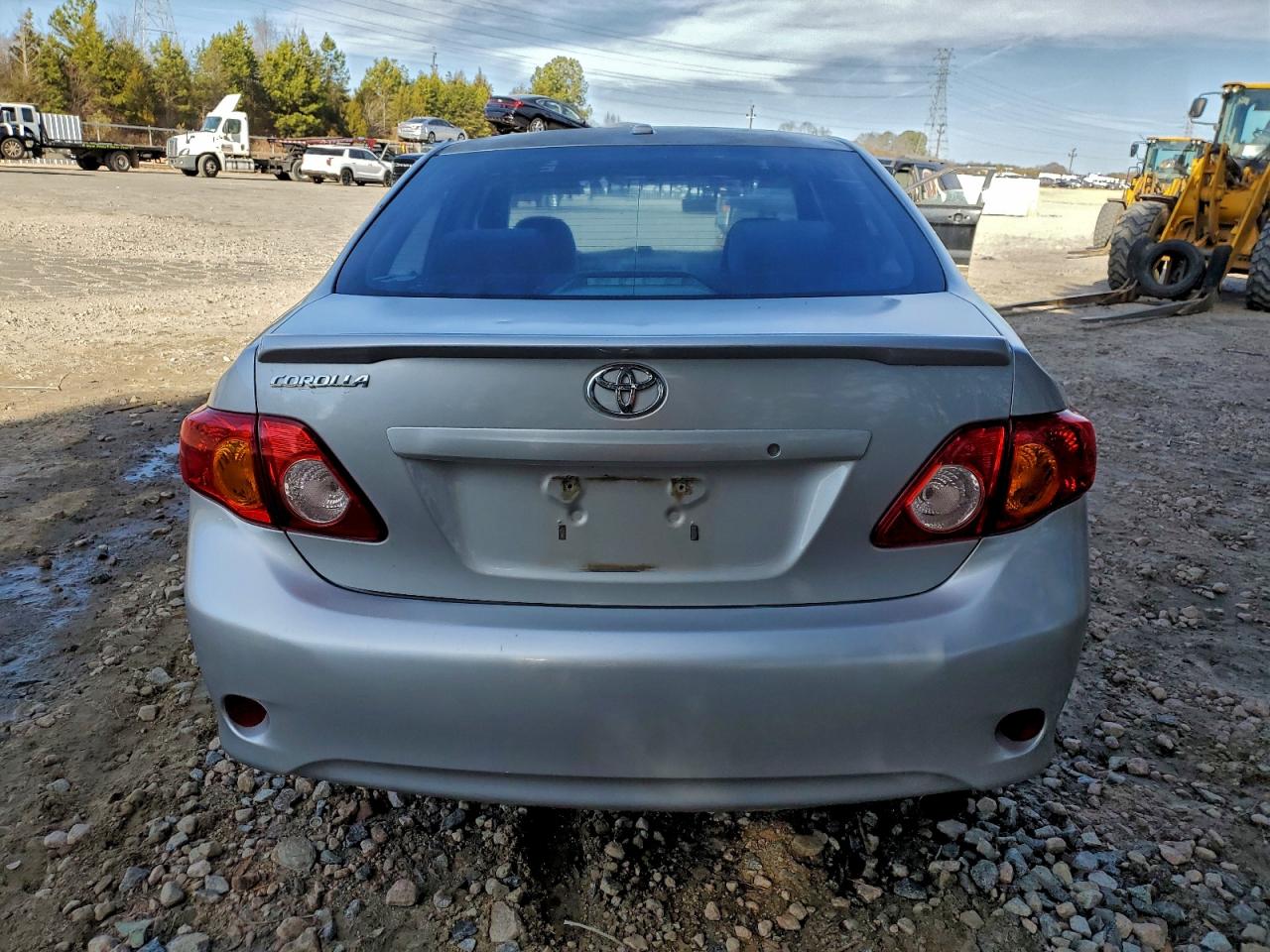 Toyota Corolla Base Image 9