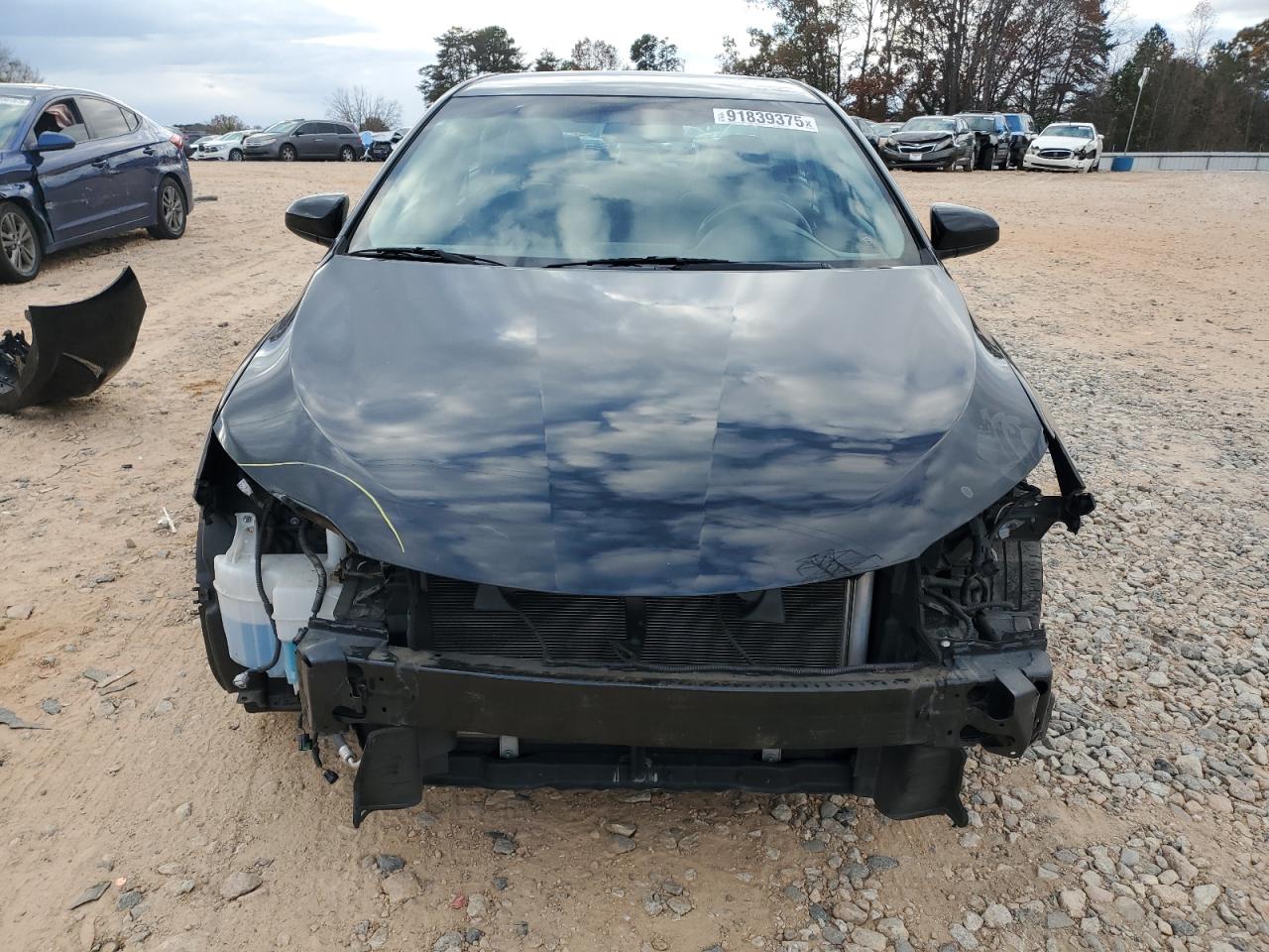 Toyota Camry Le Image 6