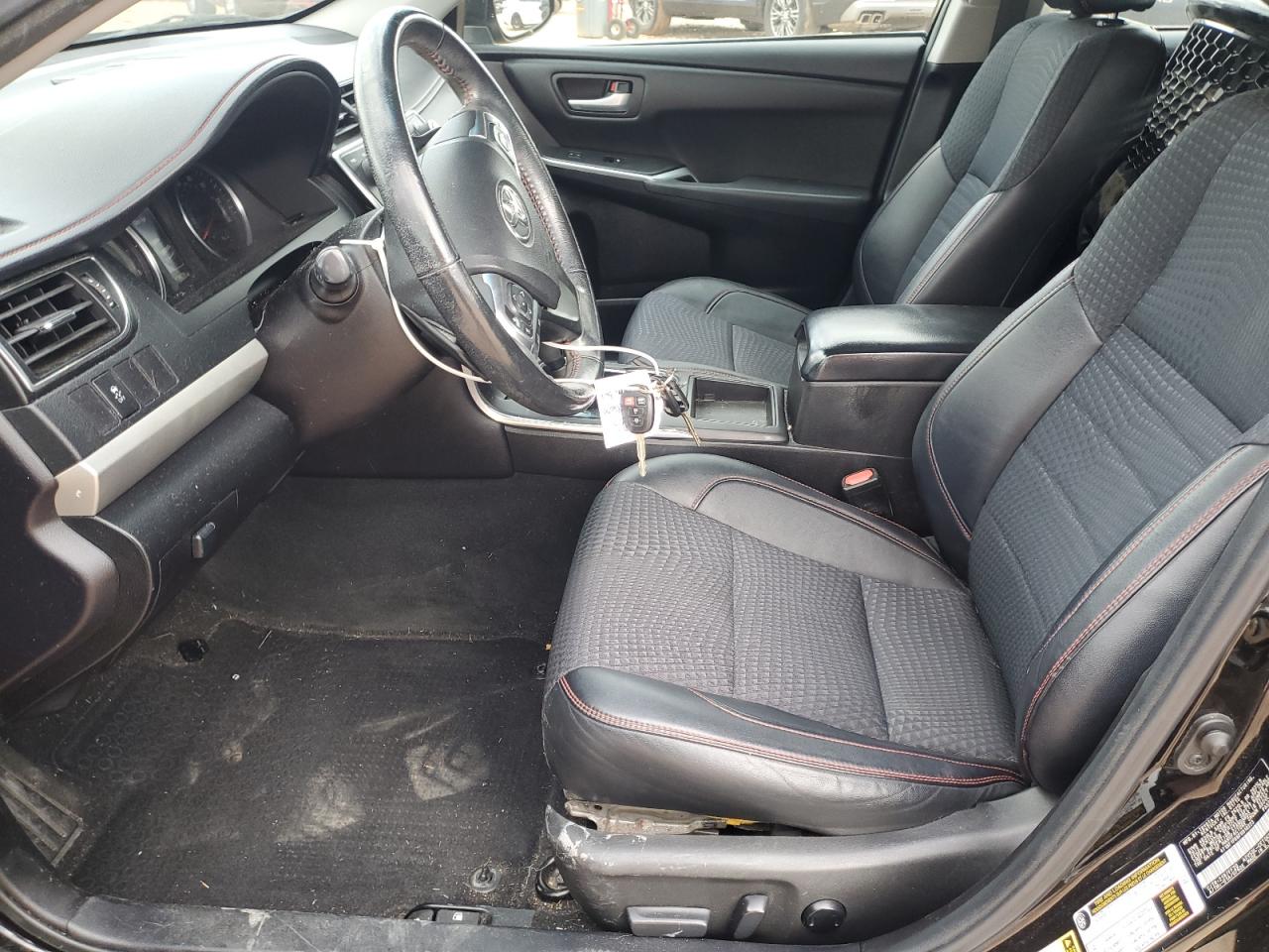 Toyota Camry Le Image 4