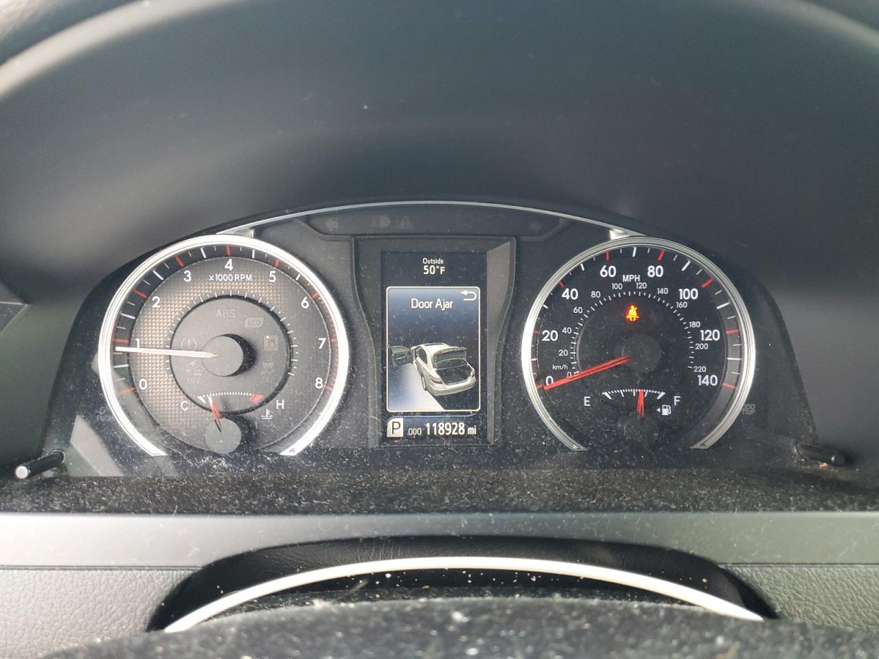 Toyota Camry Le Image 8