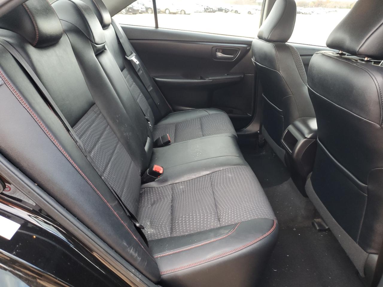 Toyota Camry Le Image 5