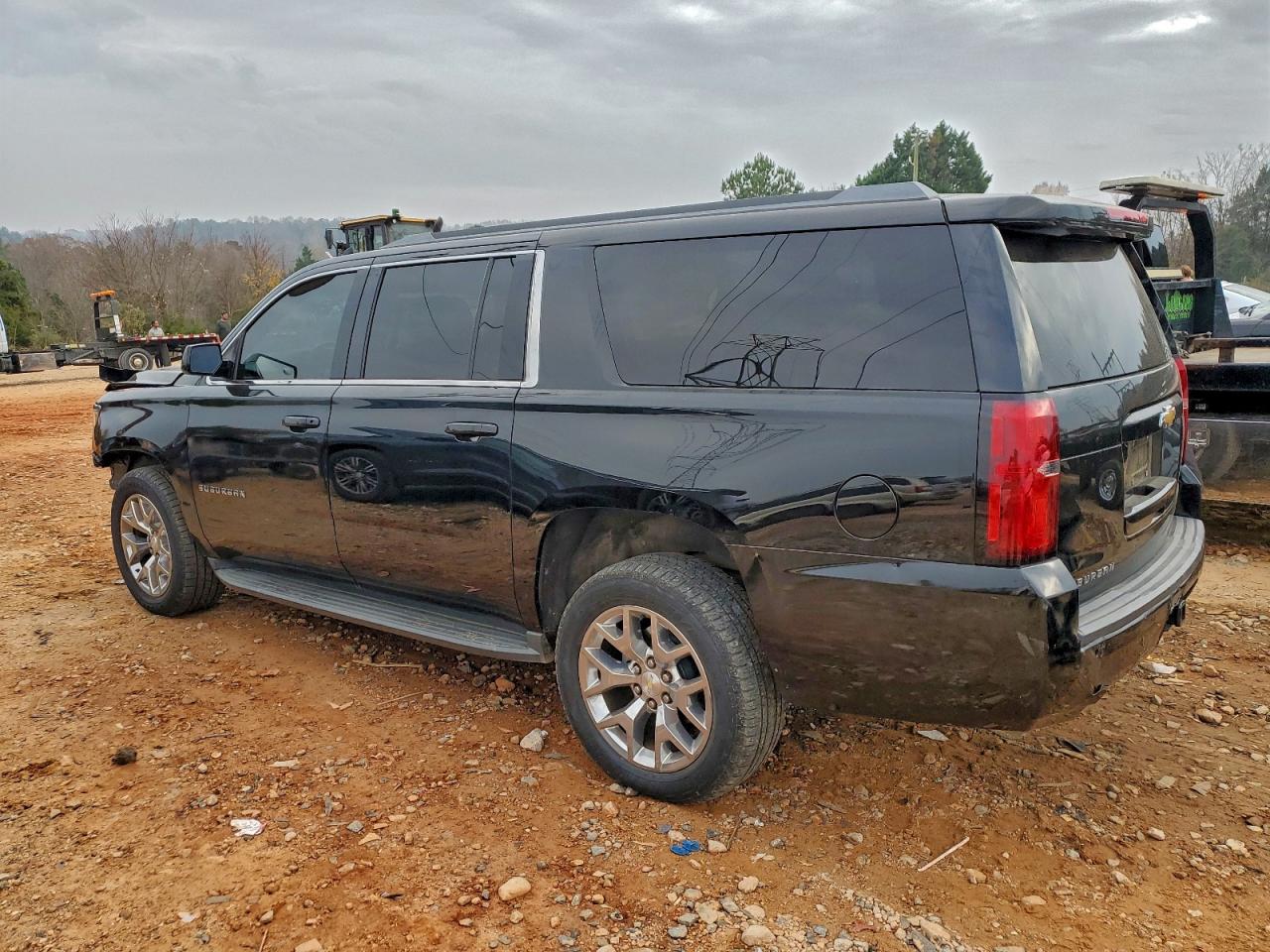 Chevrolet Suburban C1500 Ls Image 4