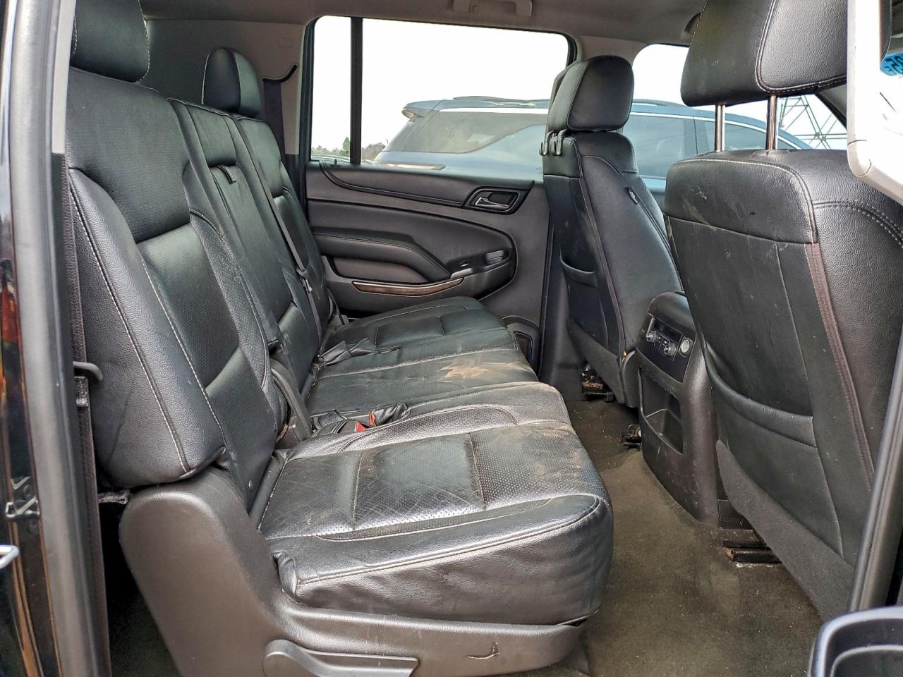 Chevrolet Suburban C1500 Ls Image 11