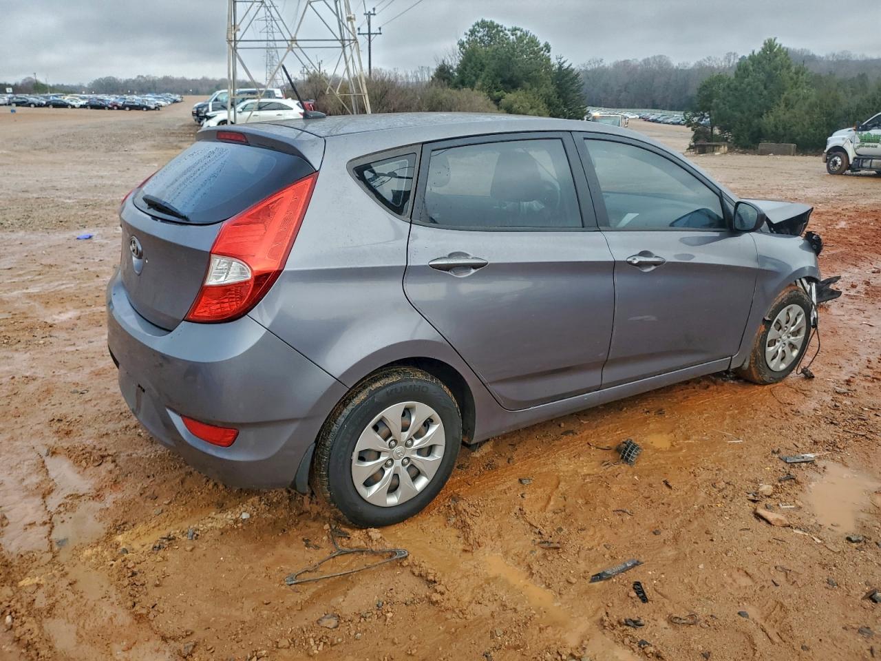 Hyundai ACCENT Gs Image 12