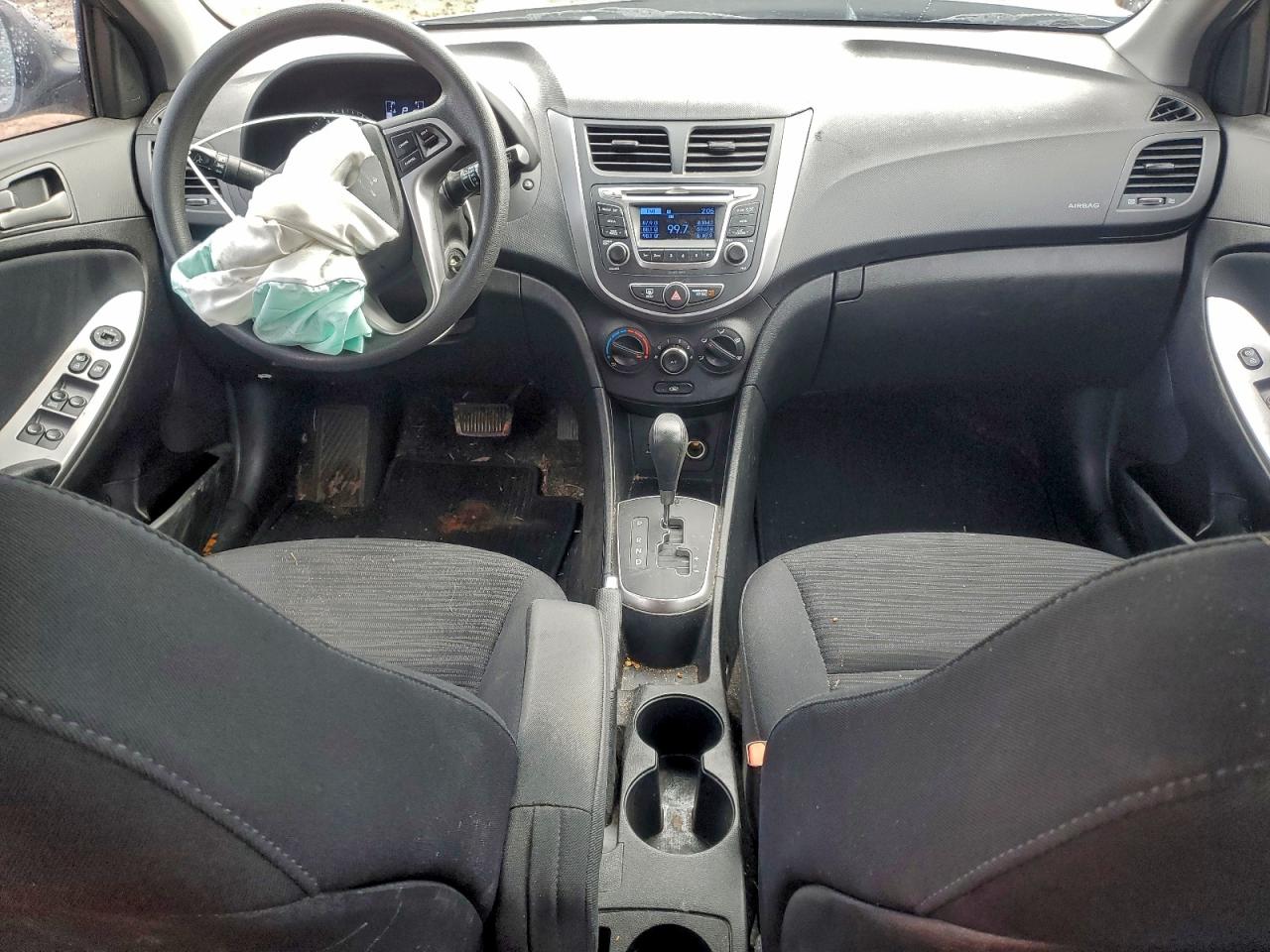 Hyundai ACCENT Gs Image 3