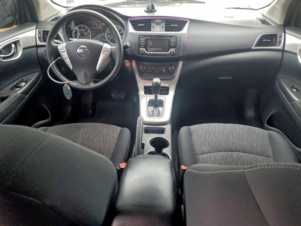 Nissan Sentra S Image 4