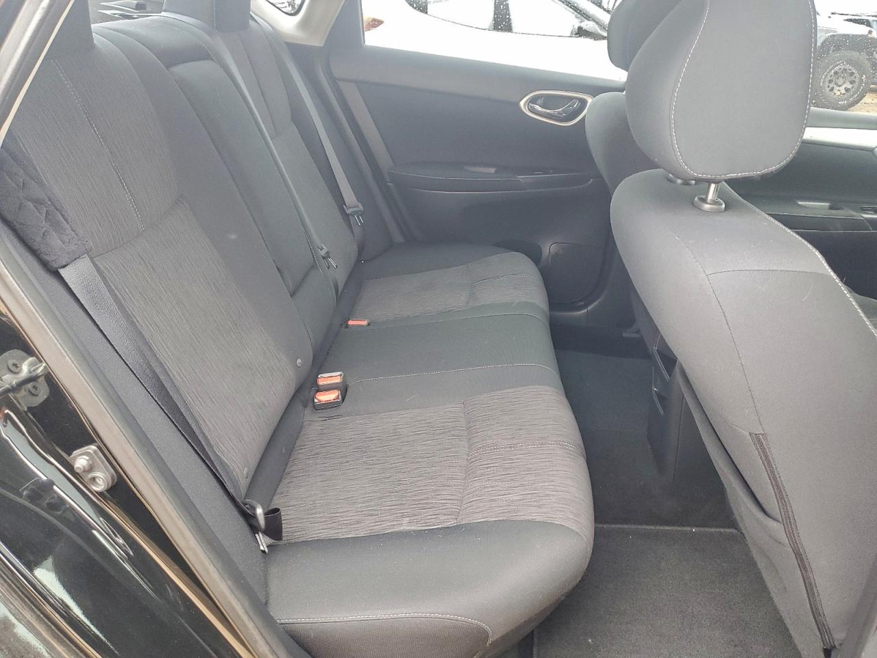 Nissan Sentra S Image 2