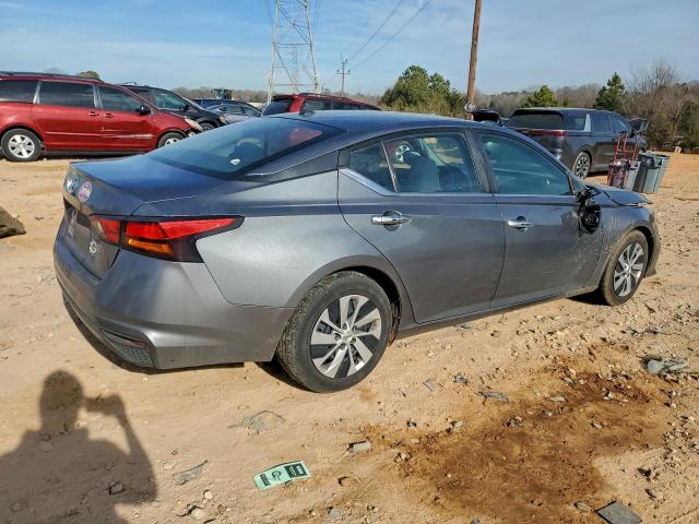 Nissan Altima S Image 6