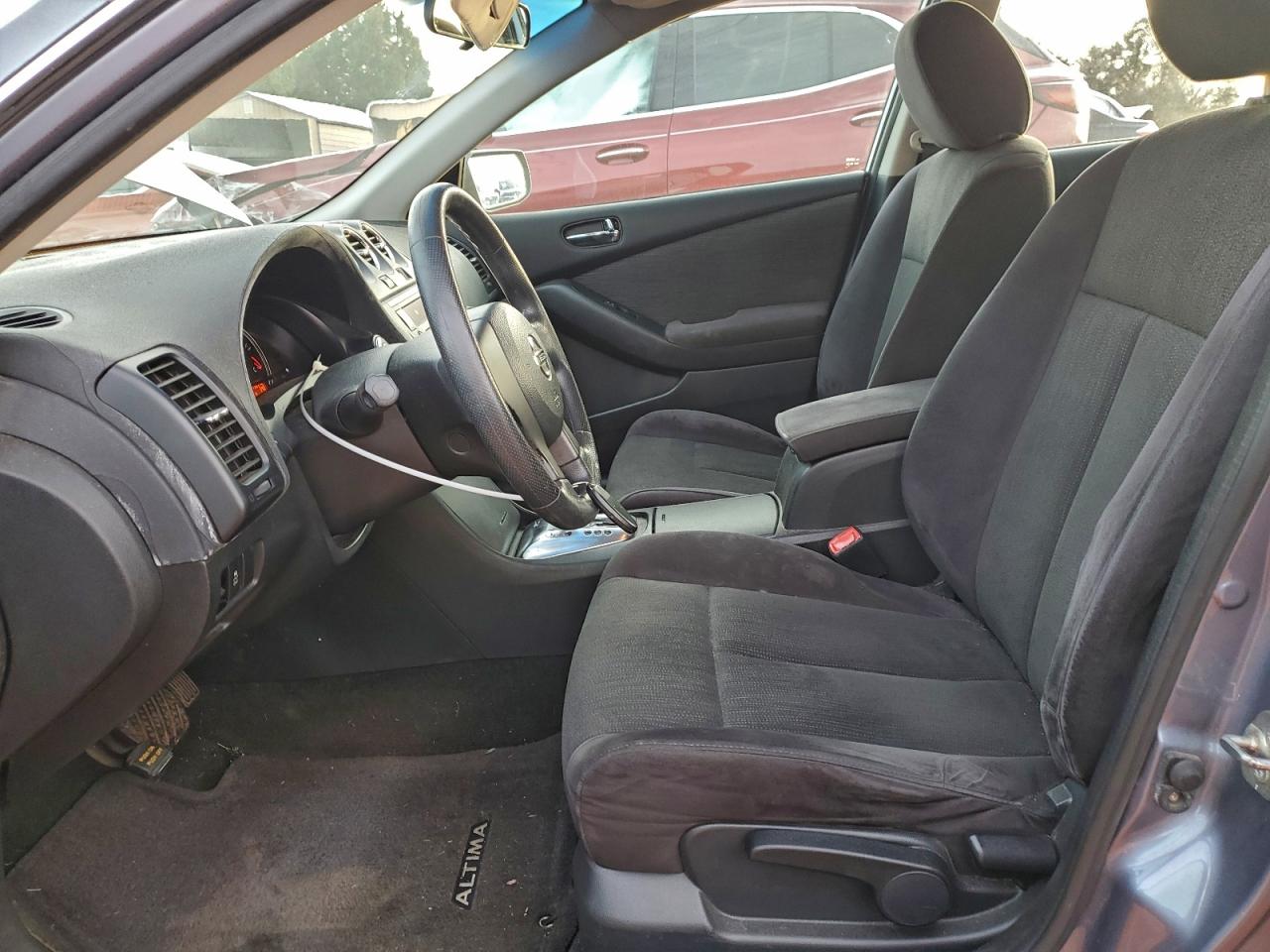 Nissan Altima Base Image 5
