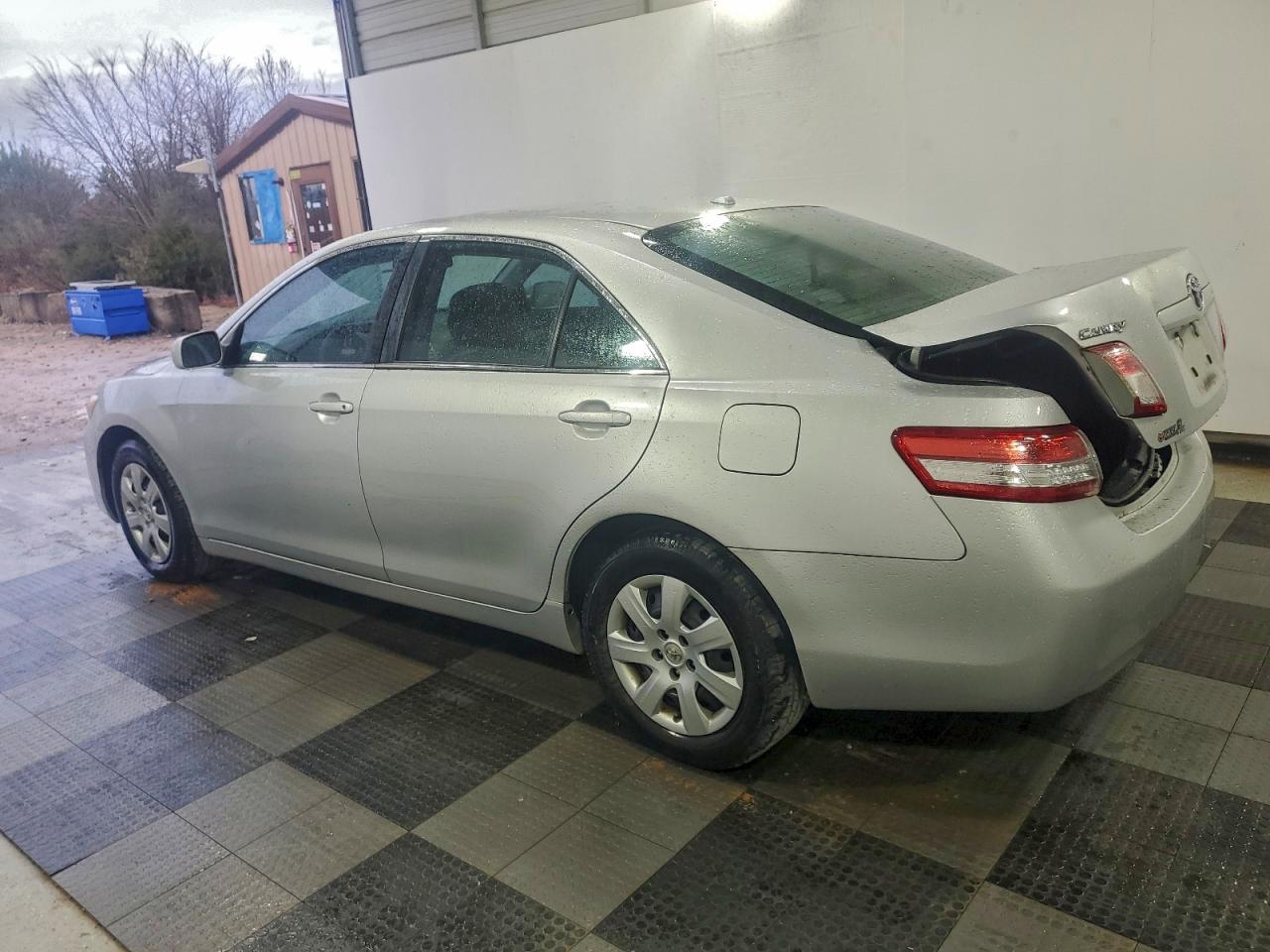 Toyota Camry Base Image 2