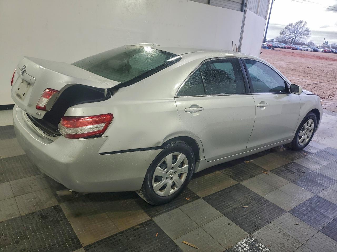 Toyota Camry Base Image 3