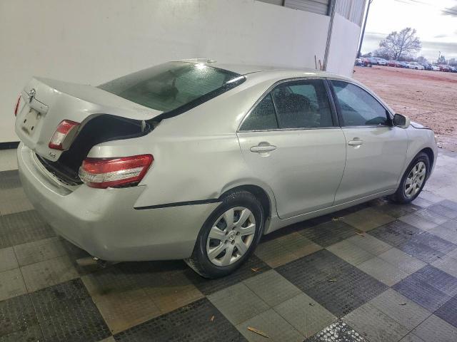 Toyota Camry Base Image 3