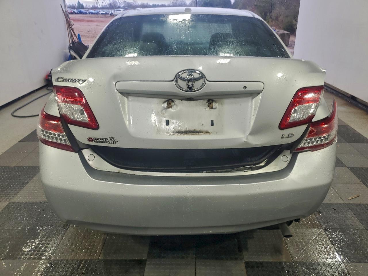 Toyota Camry Base Image 5
