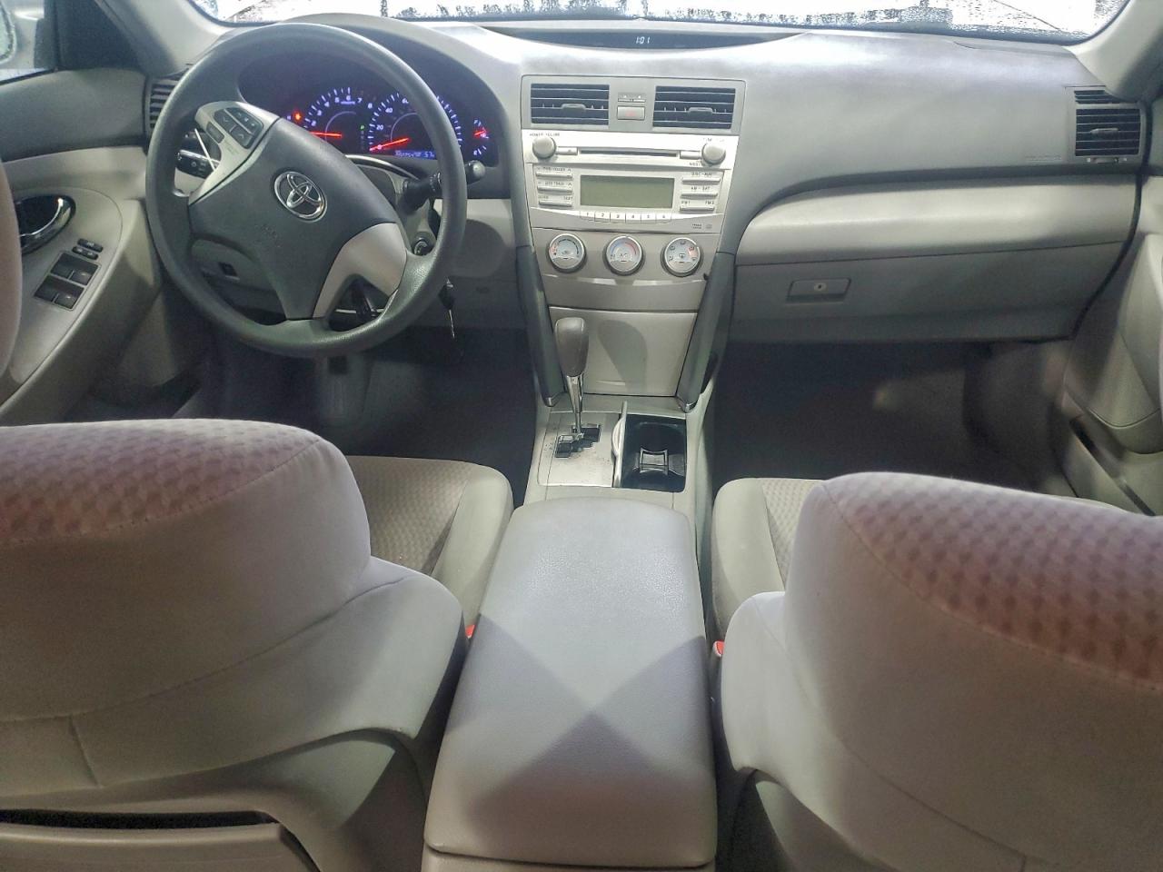 Toyota Camry Base Image 6