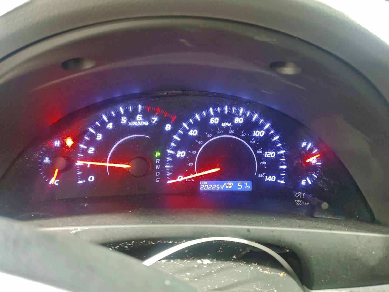 Toyota Camry Base Image 8