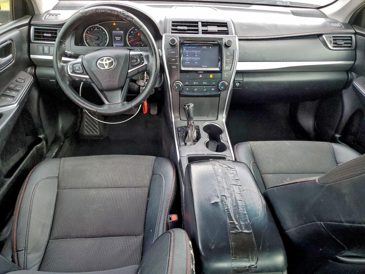 Toyota Camry Le Image 11