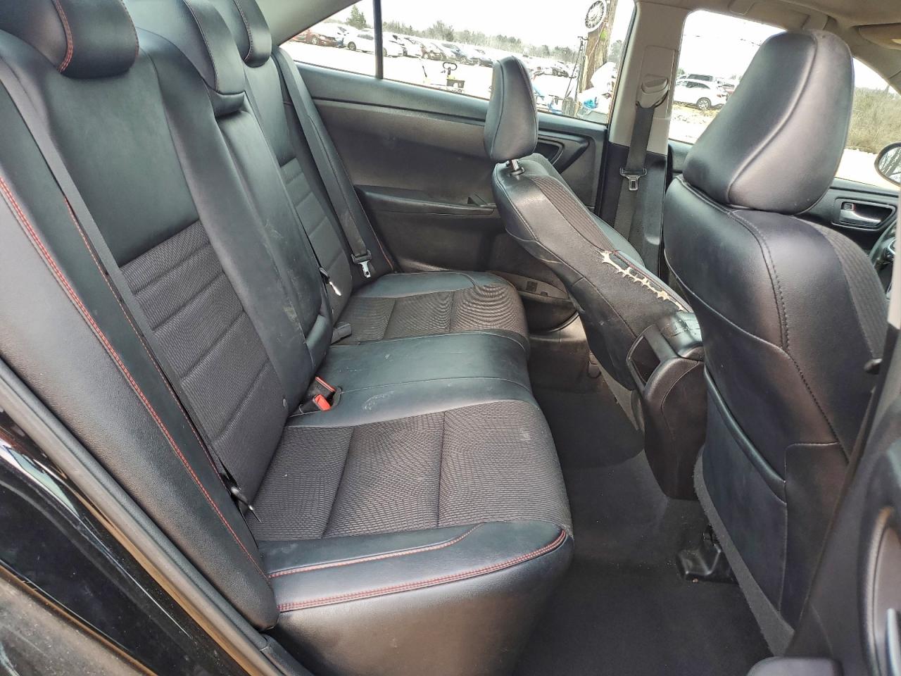 Toyota Camry Le Image 3