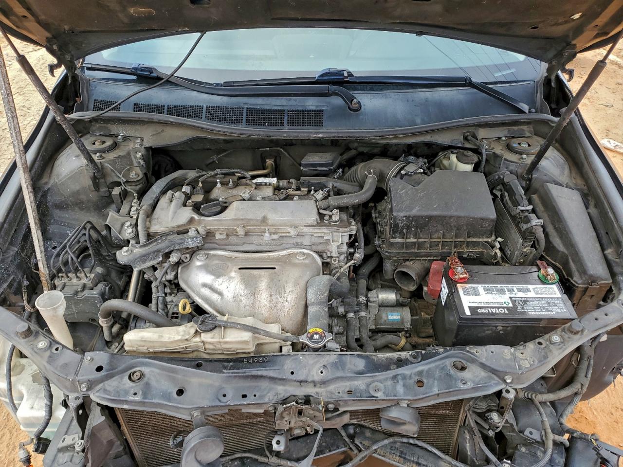 Toyota Camry Le Image 6