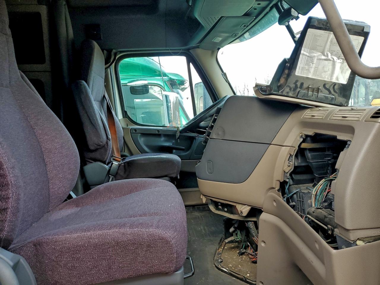 Freightliner Cascadia 1 Image 3