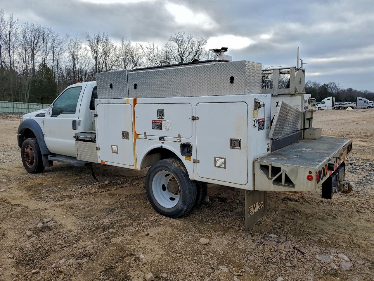 Ford F-450 Super Duty Image 4