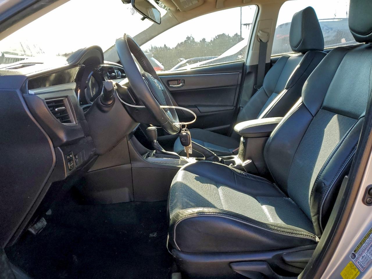 Toyota Corolla L Image 4