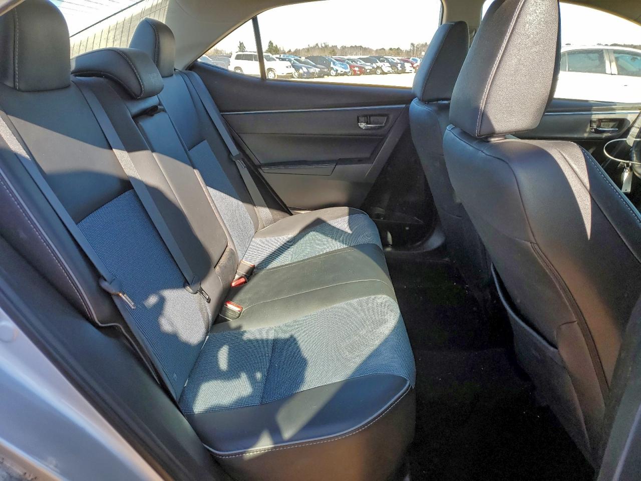 Toyota Corolla L Image 9