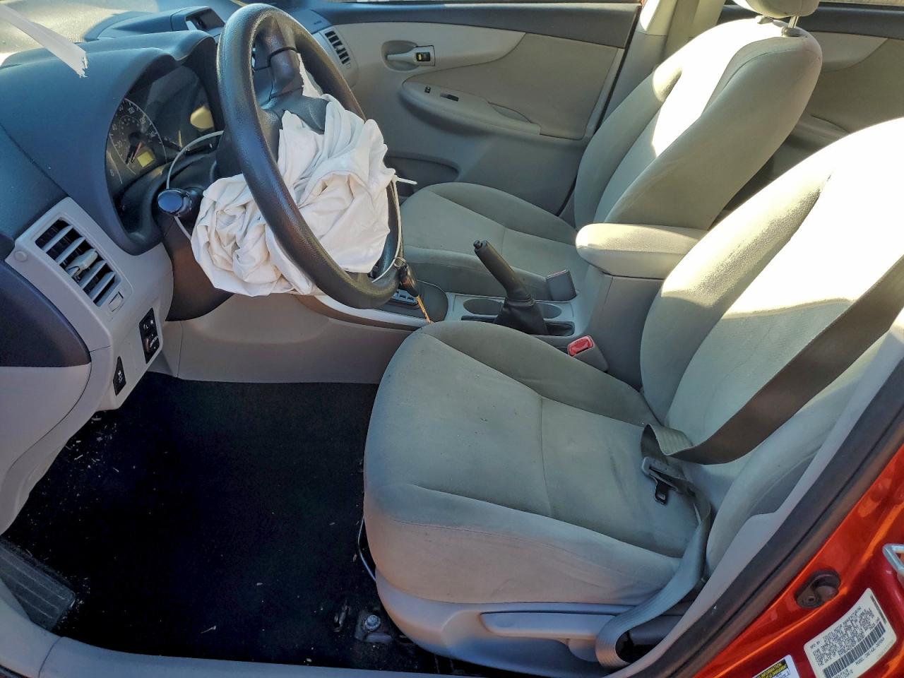 Toyota Corolla Base Image 3