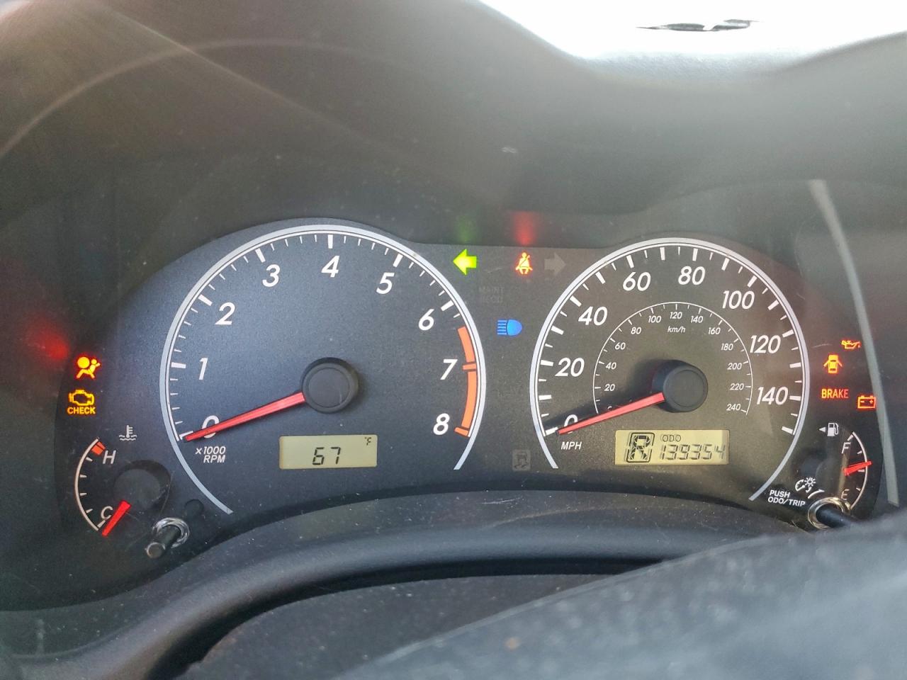 Toyota Corolla Base Image 9