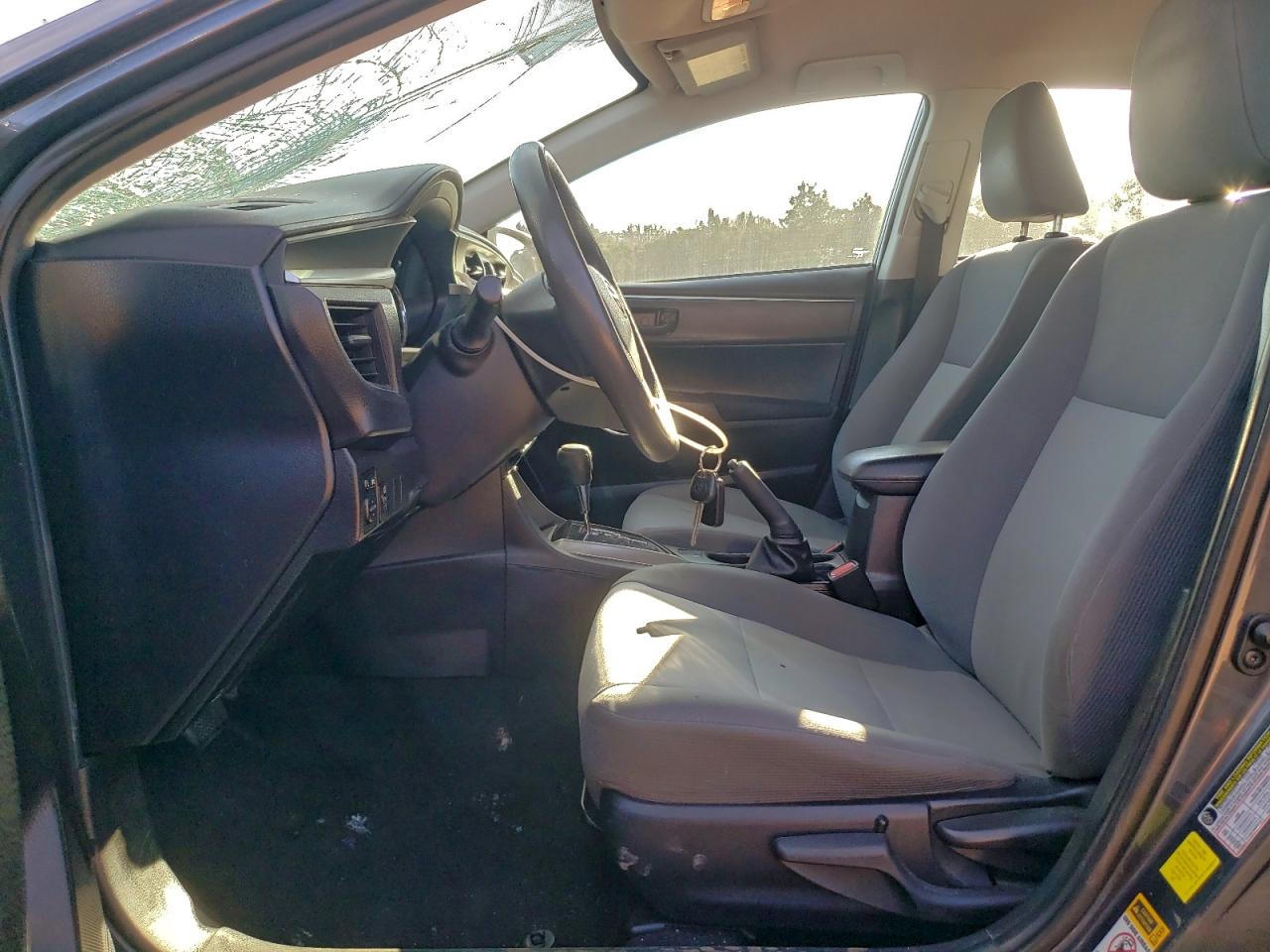 Toyota Corolla L Image 4