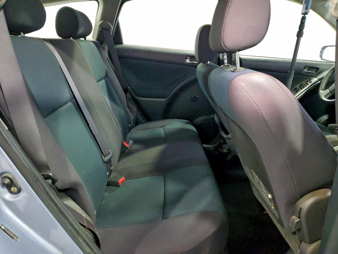 Toyota Corolla Base Image 9