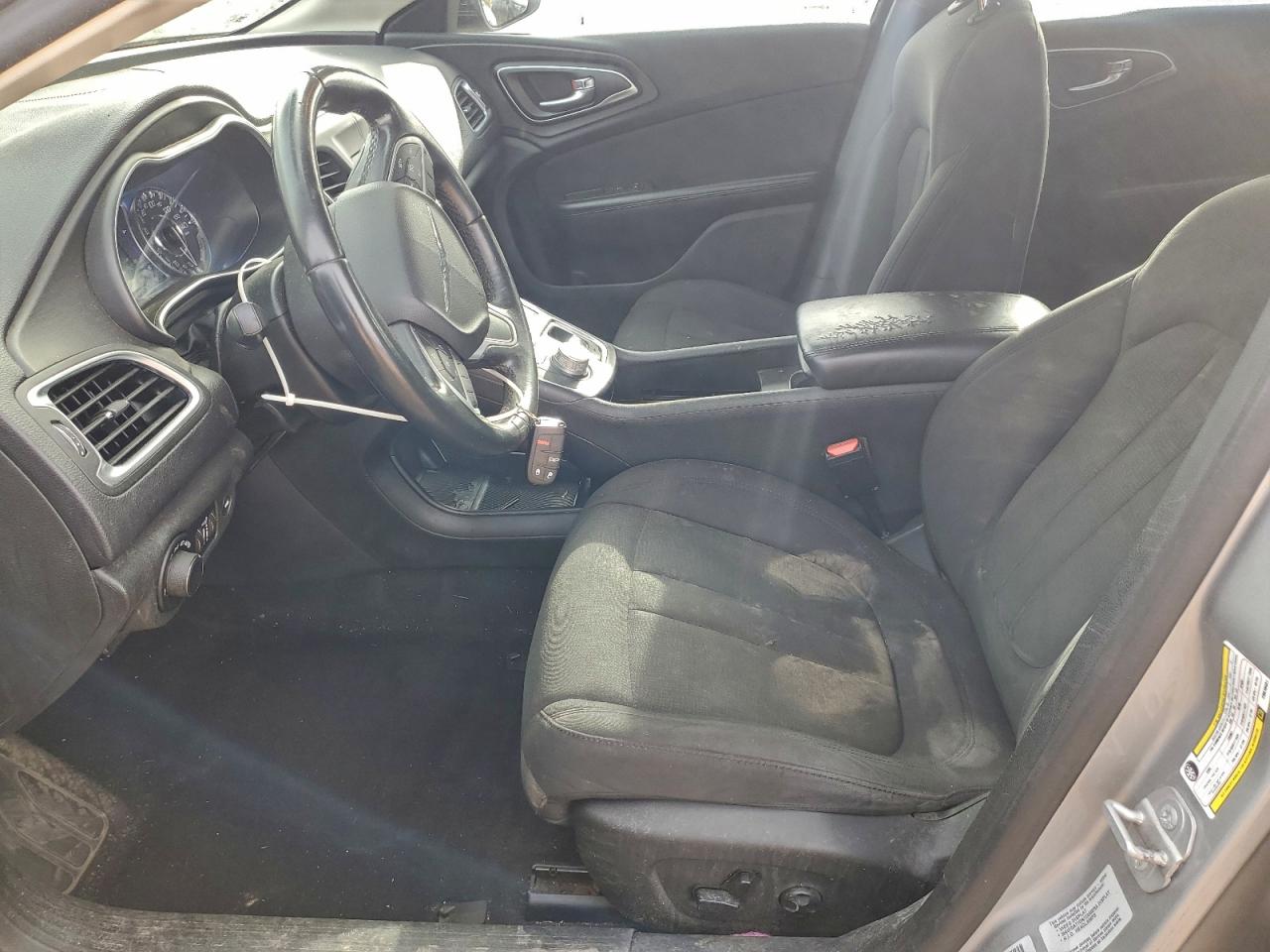 Chrysler 200 Limited Image 7