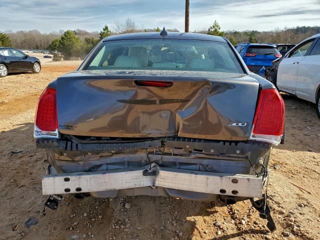 Chrysler 300 Limited Image 4