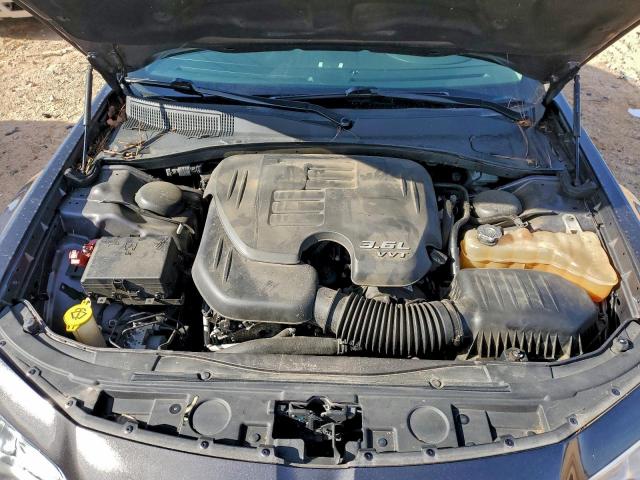 Chrysler 300 Limited Image 10