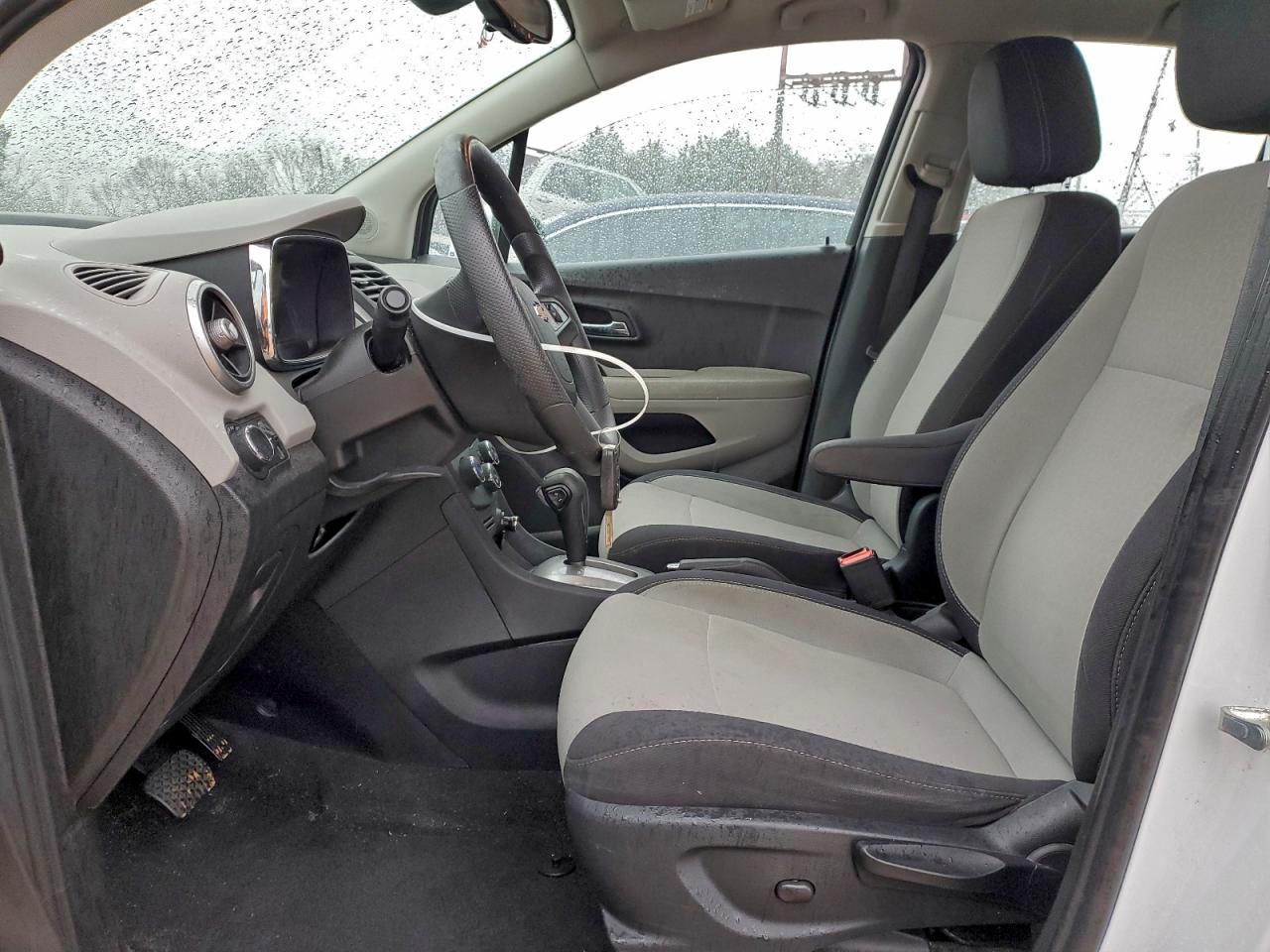 Chevrolet Trax Ls Image 2