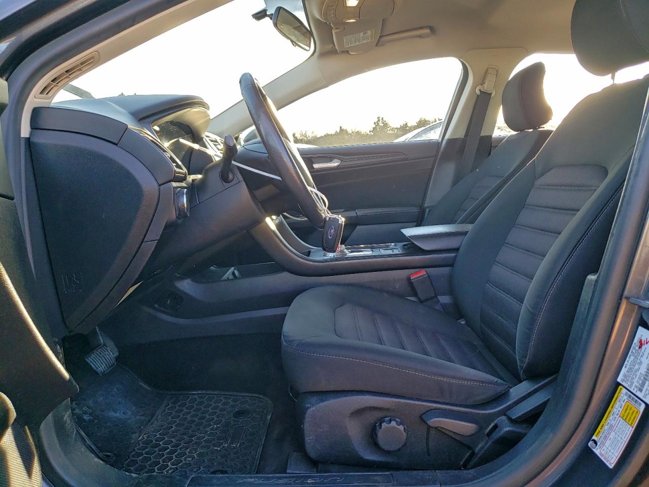 Ford Fusion S Image 5