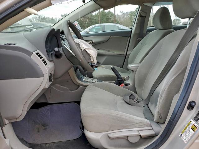 Toyota Corolla Base Image 11