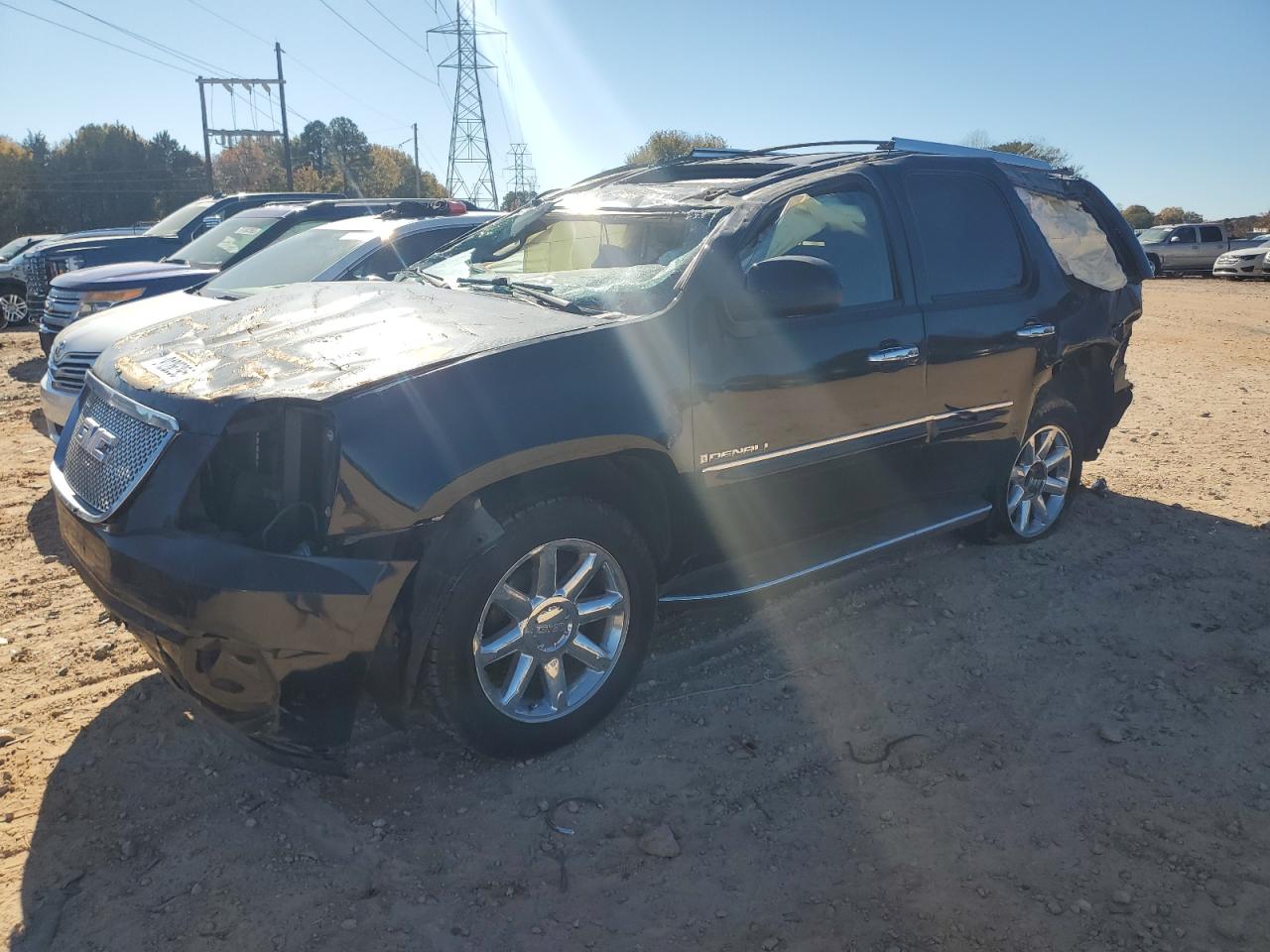 GMC Yukon Denali Image 1